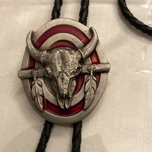 1989 Southwestern Cowboy Bull Skull Blk Red Silver Tone w/Metal Tipped Bolo Tie